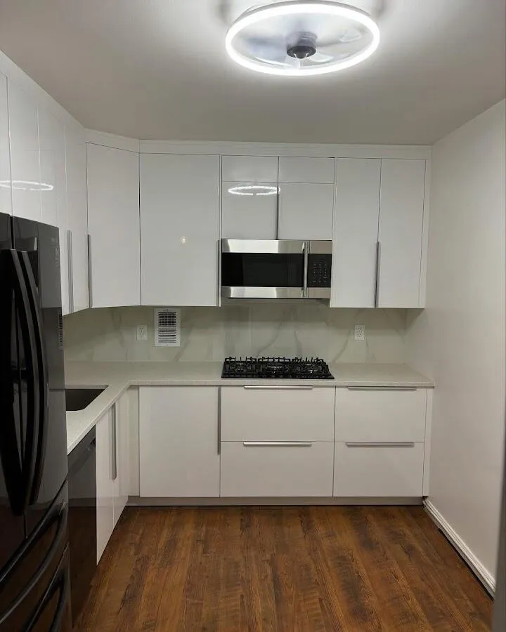 Renovated kitchen with quartz countertops in St. Clair